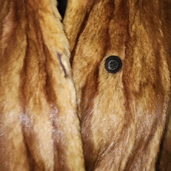 Elegant Mink Coat - Picture 5 of 6